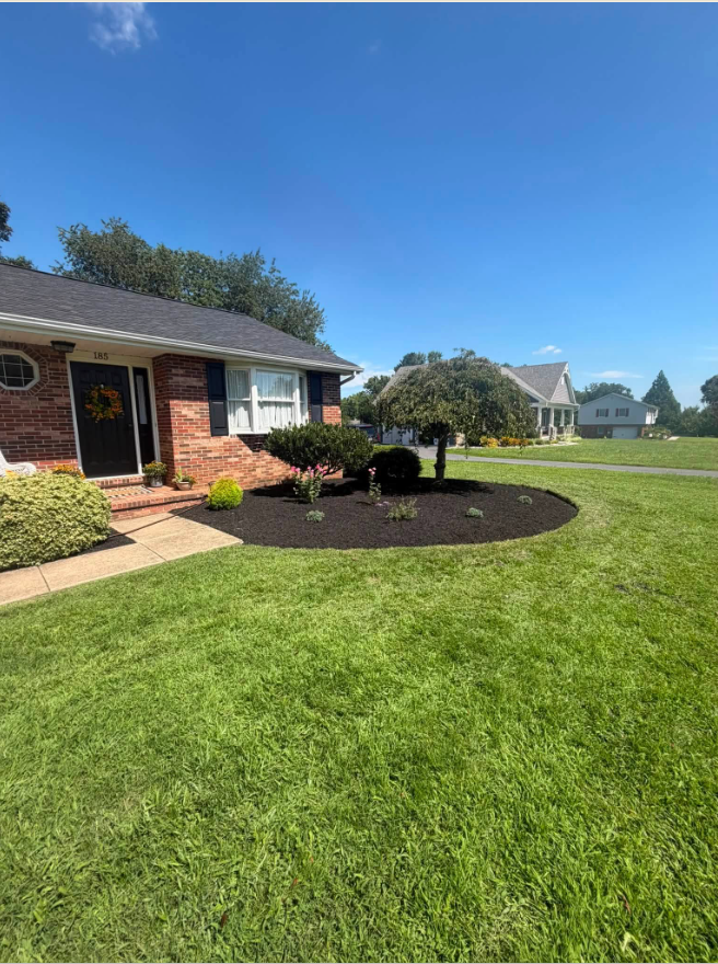 Residential mulching and landscape bed work