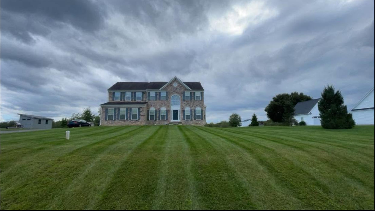Residential property maintenance by Austin's Lawn Maintenance